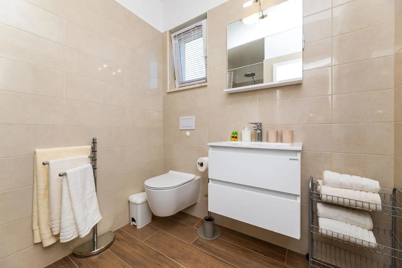 Apartment Nada 1 Malinska